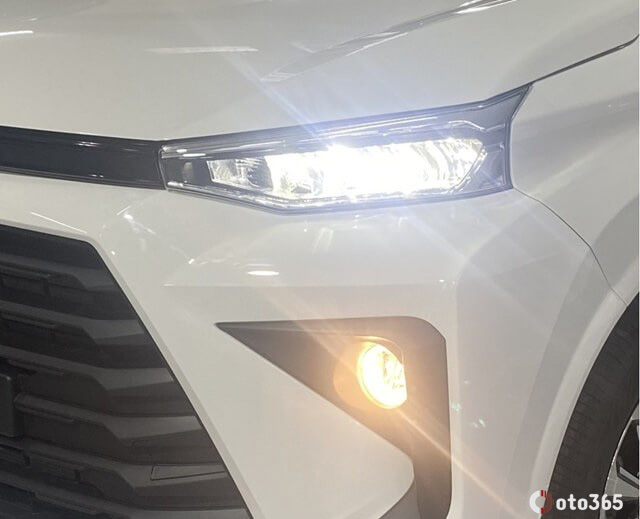 đèn xe Toyota Avanza Premio 2024
