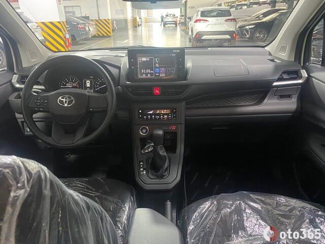 Nội thất khoang lái Toyota Avanza 2024