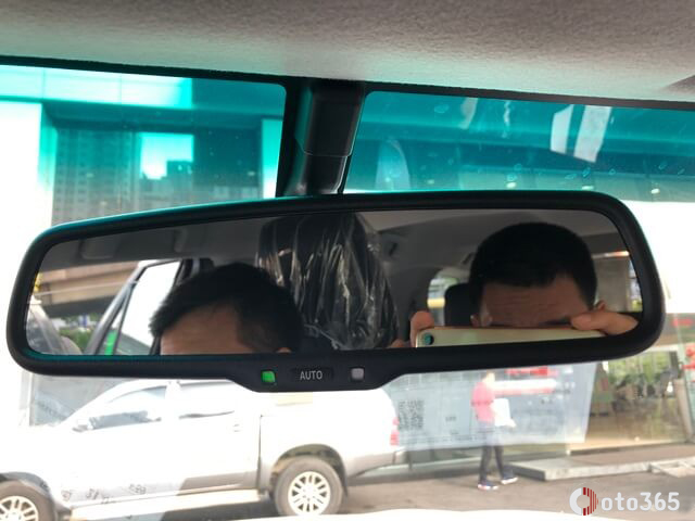 Gương chiếu hậu chống chói trên xe Toyota Fortuner