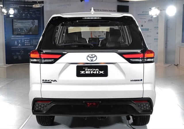Phần đuôi xe Toyota Innova 2024