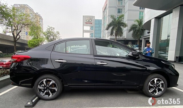 thân xe Toyota Vios facelift màu đen