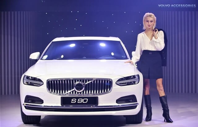 Volvo-S90-phan-dau-xe
